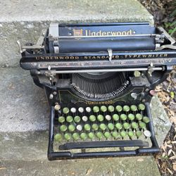 Old Typewriter 