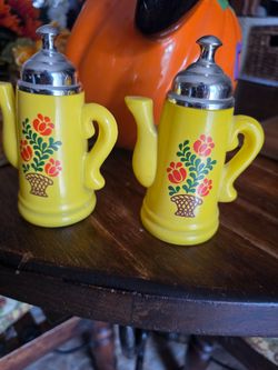 vintage Avon "Koffee Klatch" yellow teapot or coffee pot bottles