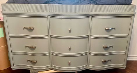 Nice Heavy Vintage 9 Drawer Dresser Good Condition Light Blue