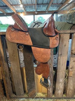 Hilason treeless saddle