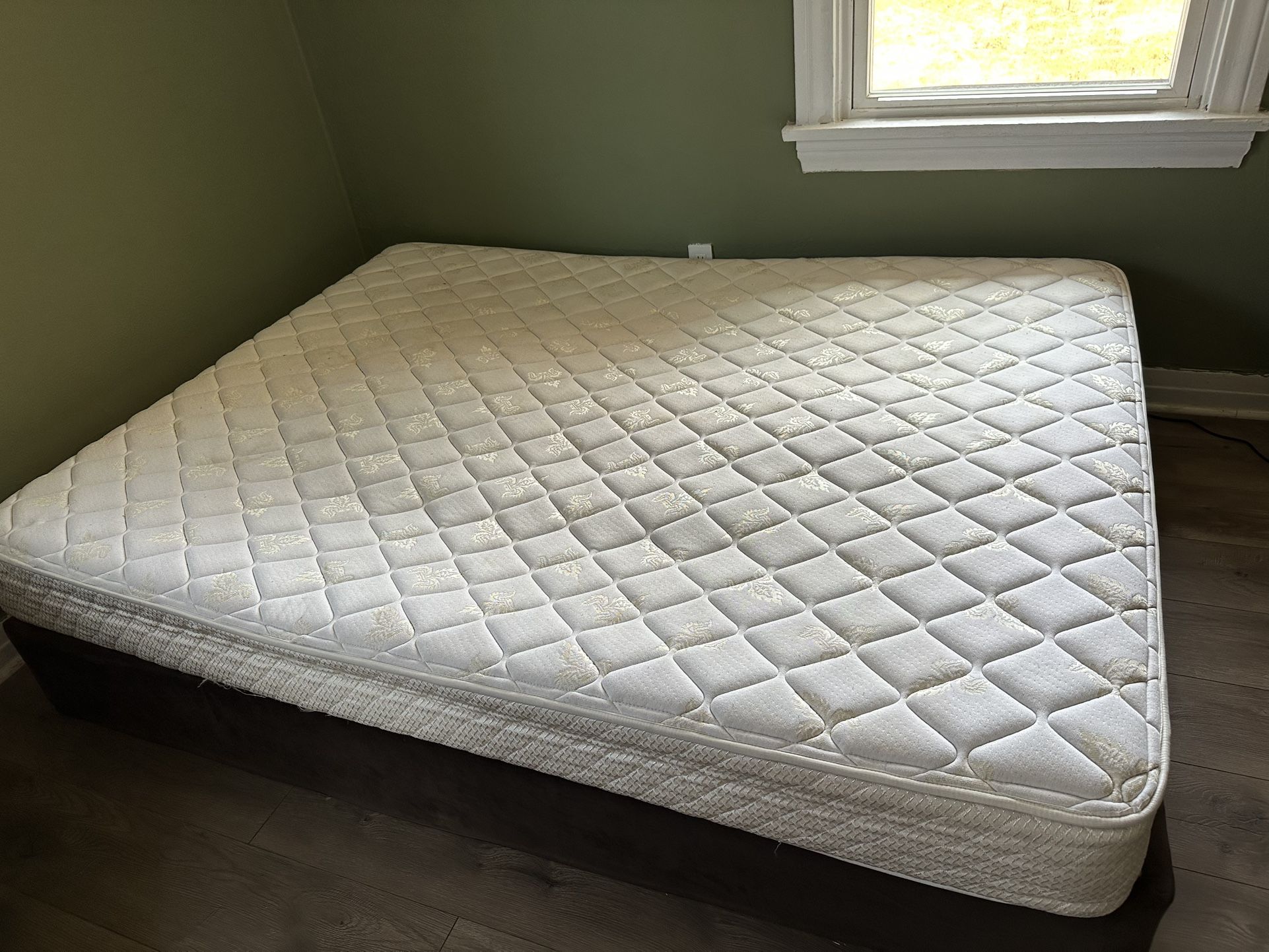 Queen Mattress + Box spring