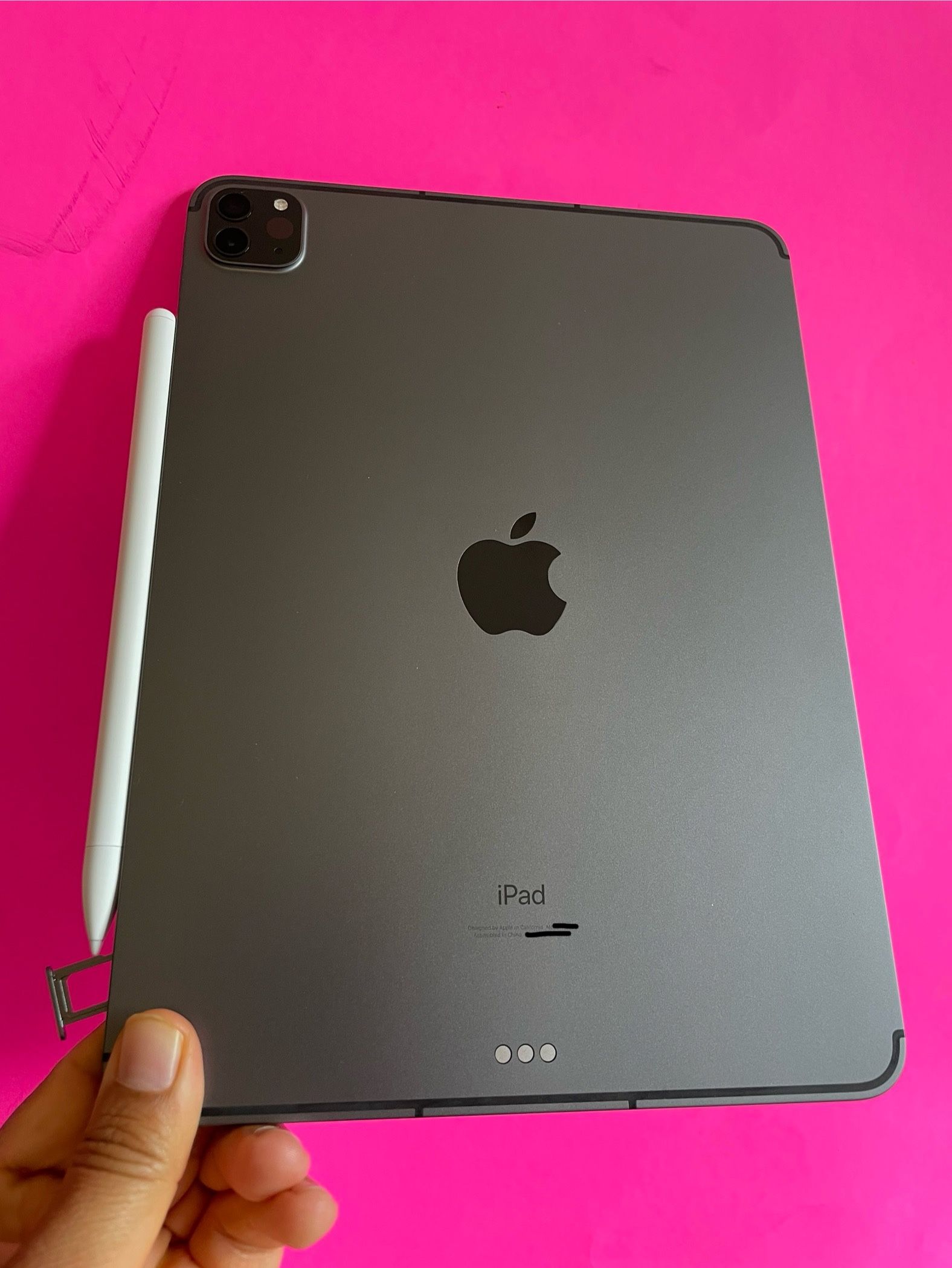 128GB Apple IPad Pro 11” 3rd Generation (2021 model / M1 chip ) WiFi + Cellular (5G / Unlocked) with pen, keyboard & Accessories (256gb $679)