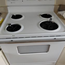 Electric  Stove Like New