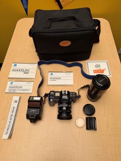 Minolta Maxxum 7000 35mm Film Camera Bundle