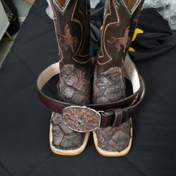 Size 9 pirarucu square toe boots