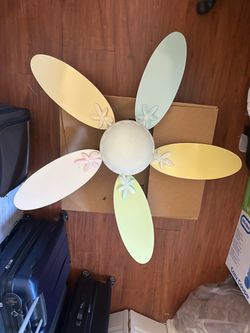Flower Ceiling Fan with Light – Works Great – Pickup Only