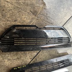 2017 2019 Toyota Corolla Le Lower Grill