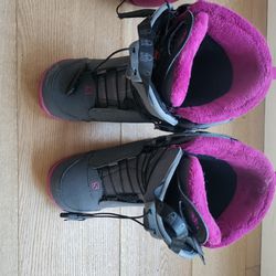 Salomon Pearl Grey Snowboard Boots, Women 6