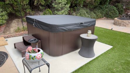 Brand New Insulated Spa Cover 80x80