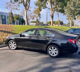 Lexus ES 350 Black Sedan