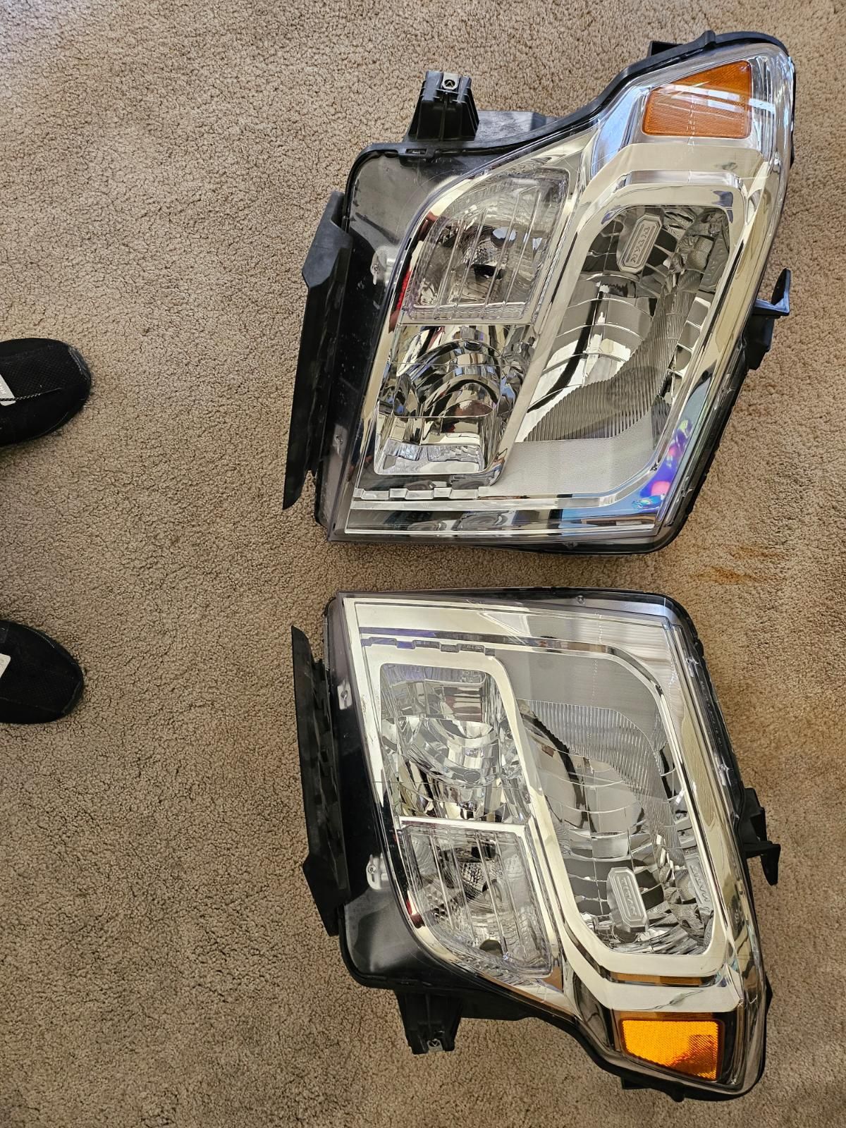 2018 Nissan Titan Headlights
