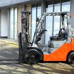 Forklift Toyota LPG 5,000 lb capacity