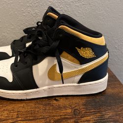 Jordan 1 Mid 
