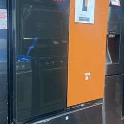 Samsung Bespoke Refrigerator. Scratch/dent 