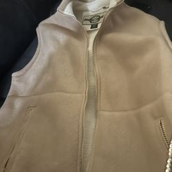 Stay cozy in style with this vintage North End full zip