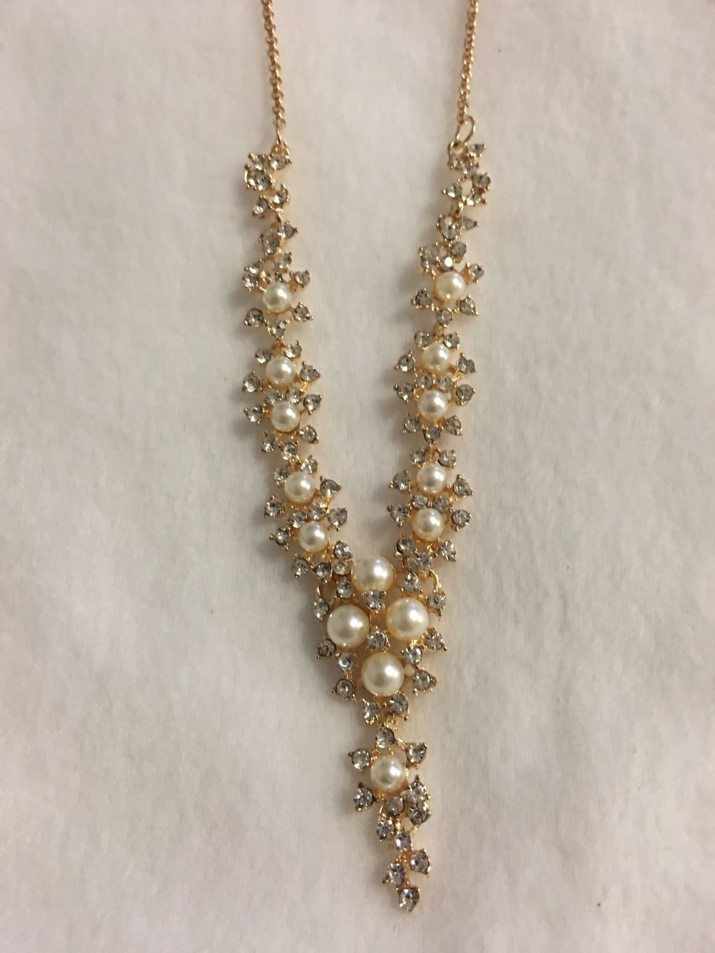 Pearl and stone fashion necklace