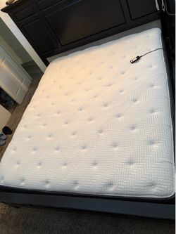 Cal King adjustable bed base & Beautyrest mattress