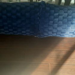 2 Decrotive Pillows
