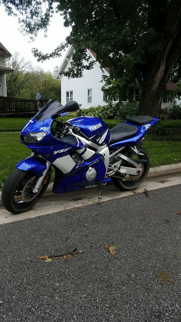 Blue yamaha r6 2001