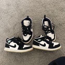 Kids Jordan 1’s Glow In The Dark