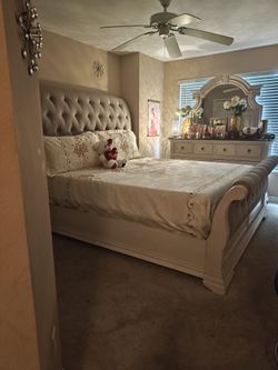 Beautiful bedroom set bed dresser & Nightstand