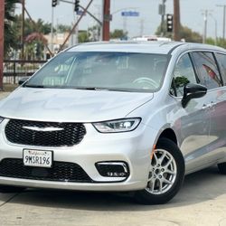 2024 Chrysler Pacifica Touring