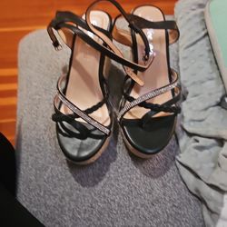Straw Black Wedges