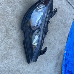 2017 -2020 Chrysler Pasifica Right Headlight 