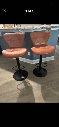 Barstools swivel and adjustable like new