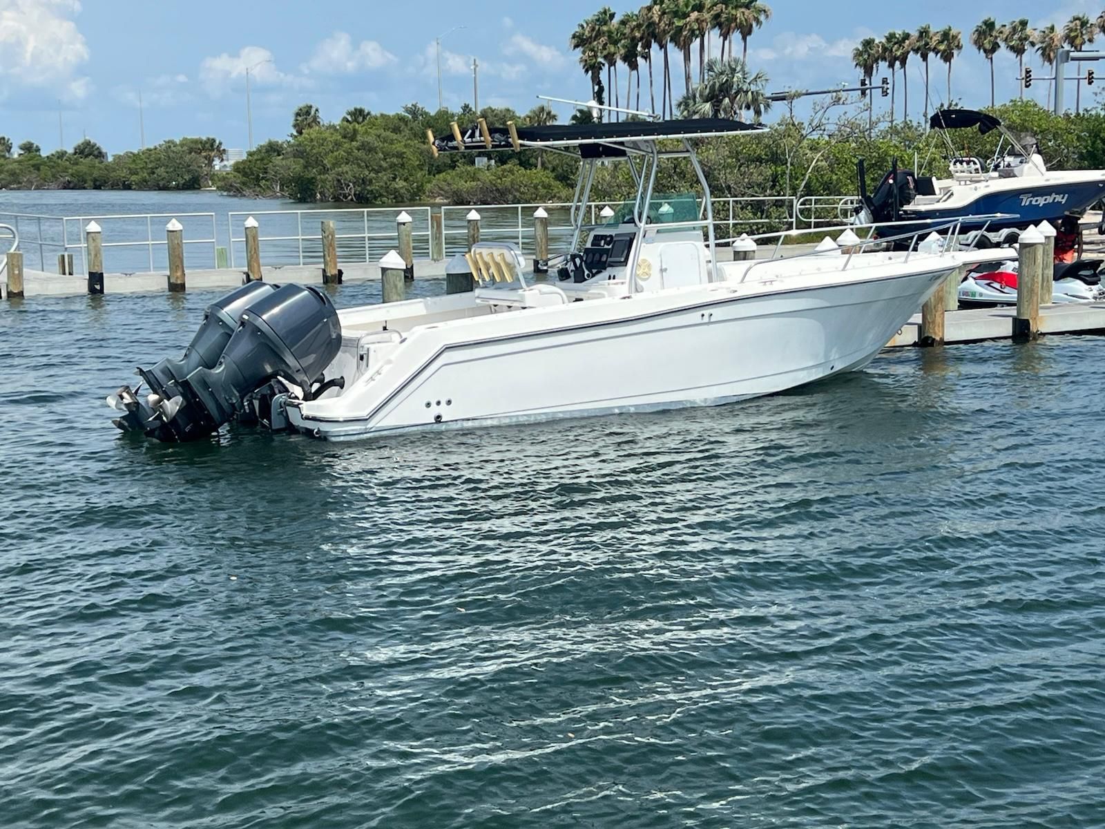 Robalo 27.5’ w/ Twin Yamaha 150HP + Trailer