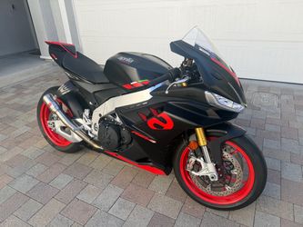 2024 Aprilia Rsv4