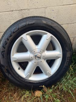 Nissan Alloy Wheel with Tire