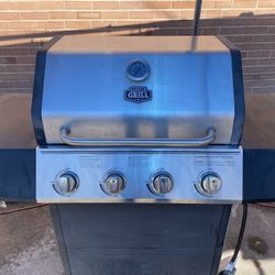 GRILL/BBQ. (like new) Propane Tank and cover included