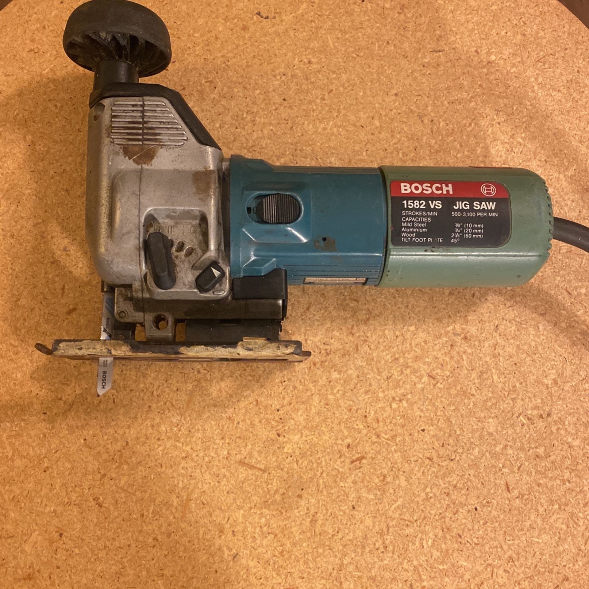 BOSCH 1582 VS Jig Saw 4.8 Amps 6 Speed Works Great !