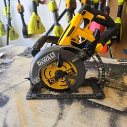 7-1/4" worm drive style saw Dewalt