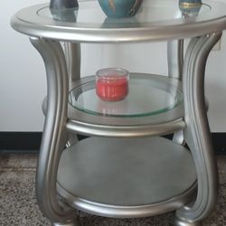 Silver / Gray Modern End / Side Table with 2 Glasses. Modern! Super Cute! Read description!