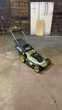 RYOBI LAWN MOWER 40V WITH 2 BATTERIES