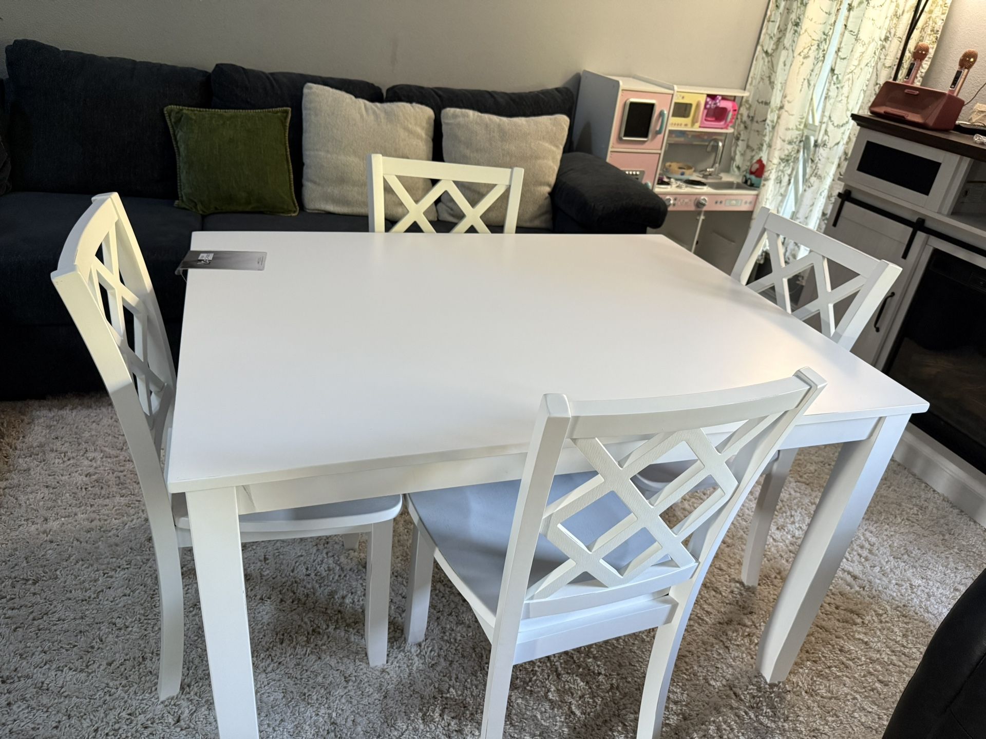 Dinning Table With 4 Chairs