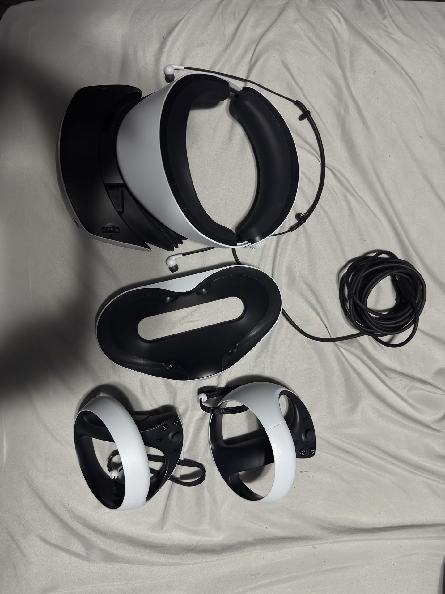 Ps5vr2 PS5VR2 With Wireless Controller Charger Included. for Sale in Torrance ...