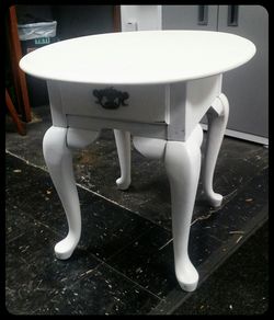 Broyhill White Wooden Endtable / White Painted Broyhill Wooden Nightstand