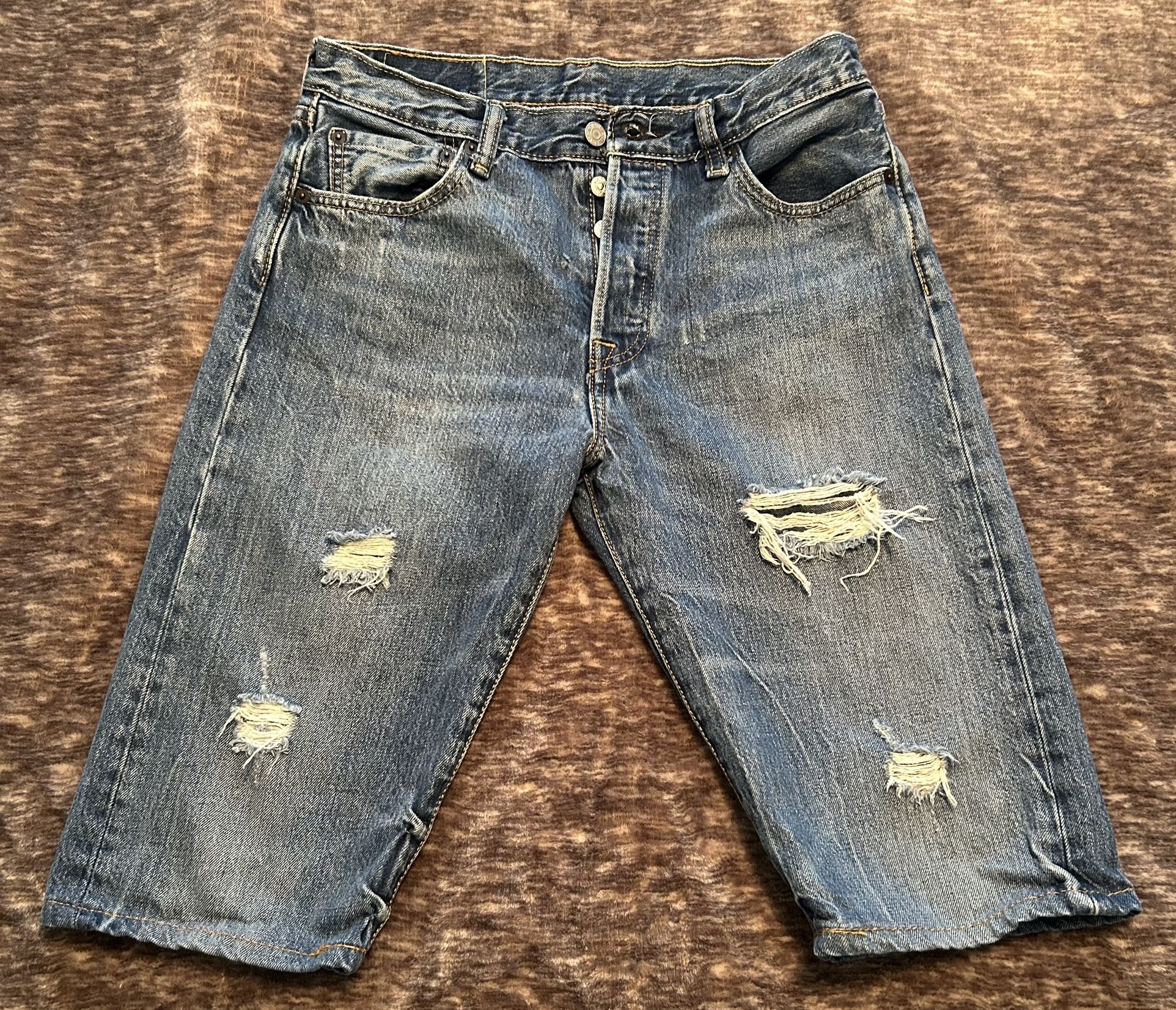 Distressed-501 Levi Strauss-Shorts Waist Size 31-Button Up Fly Very Good Condition 💥$25💥
