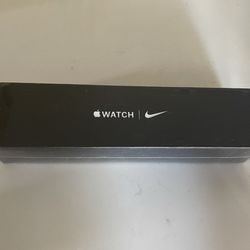 BRAND NEW SEALED Apple Watch Series 5 40mm Nike Unlocked Cellular Silver w/platinum and black band, 1yr Apple warranty! $529+tax at Apple!