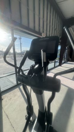 Life Fitness Elliptical Machine