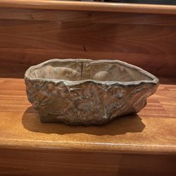 Vintage McCoy floraline Rock Planter # 553
