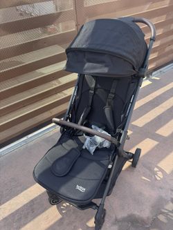 Britax Juniper Compact Stroller, Lightweight Fold-and-Go Design - Raven Black/ carriola para Bebe