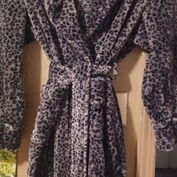 Size XL-Cheetah Print Bathrobe*beautiful (