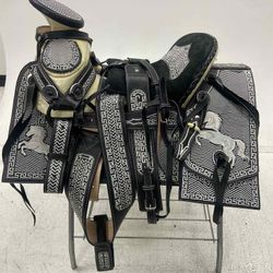 Nueva Montura Con Bordados Charros 