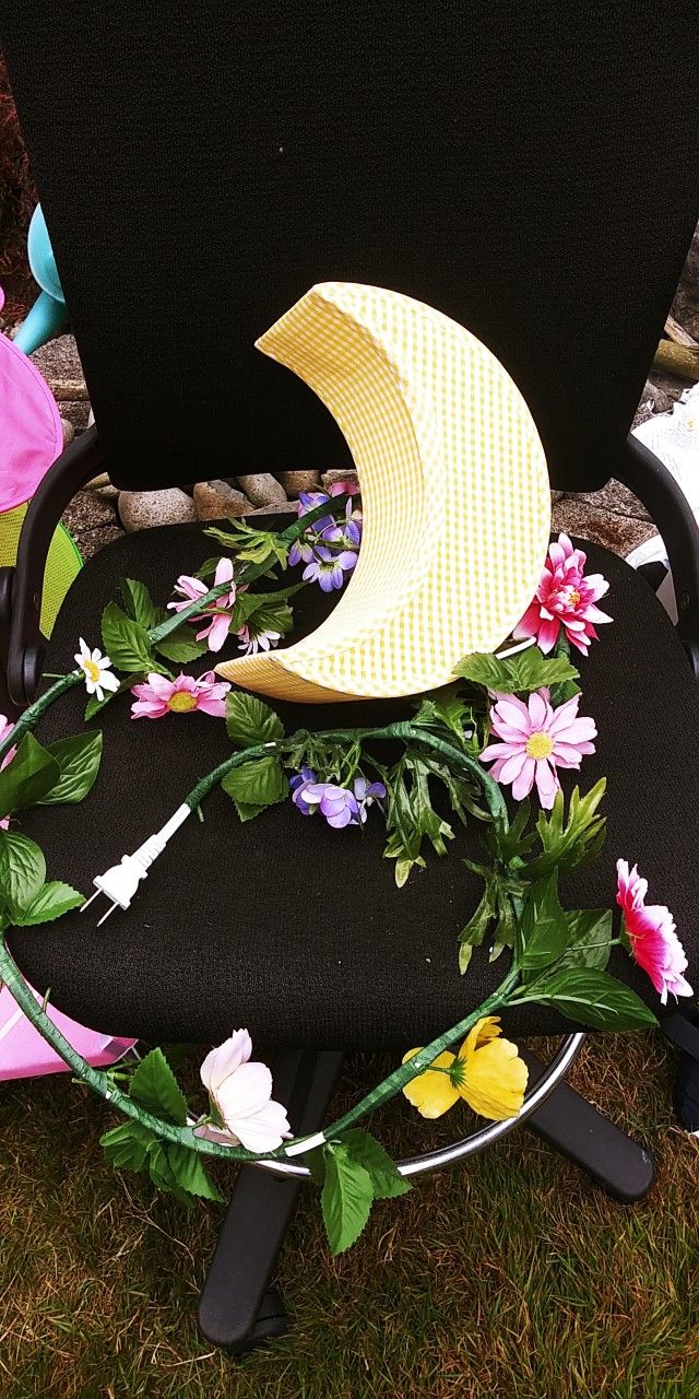 Yellow Gingham Half Moon Light with Flower Cord