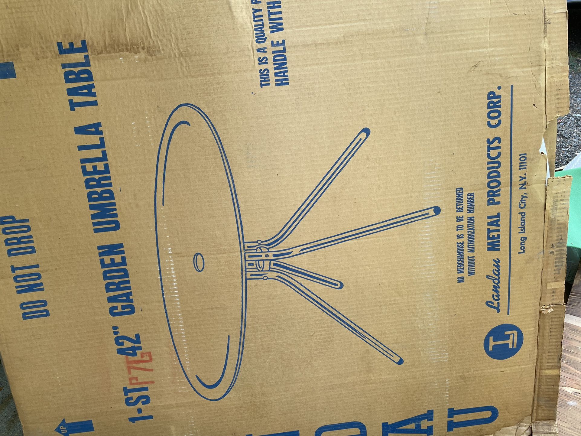 4 Foot Diameter White Powter Coated Steel With Legs New Stock