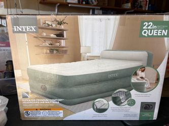 Self inflating queen, size air mattress